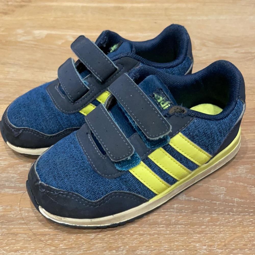 Adidas Sneakers